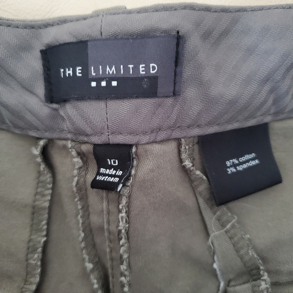 Shorts - Picture 3 of 5